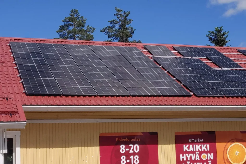 Aurinkopaneelit, K-Market Karvio