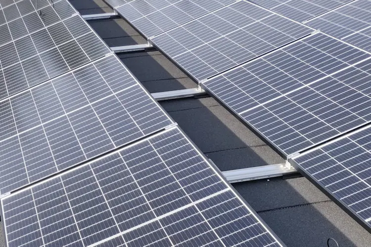 Aurinkopaneelit, yrityskohde